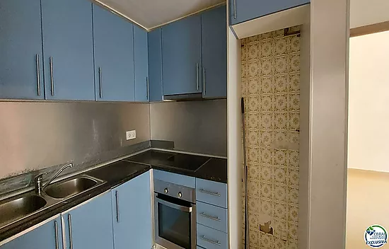 1 bedroom apartment near the centre with partial sea views