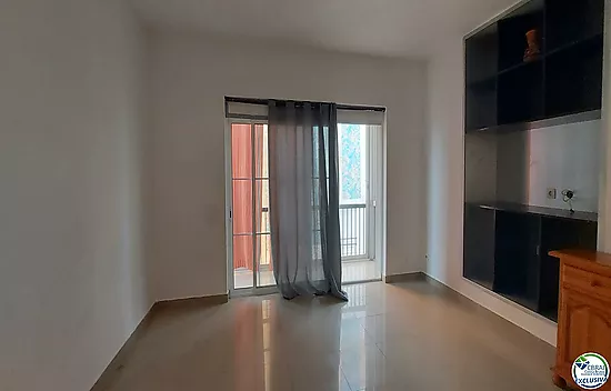 1 bedroom apartment near the centre with partial sea views