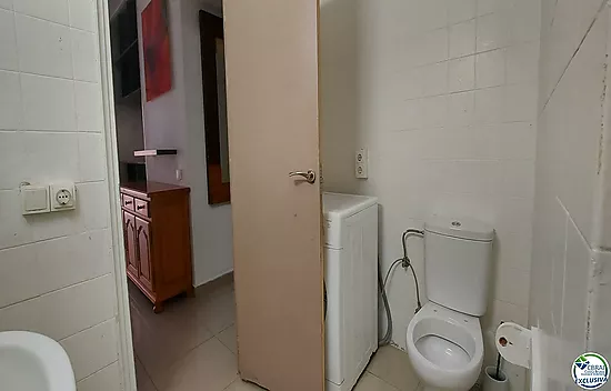 1 bedroom apartment near the centre with partial sea views