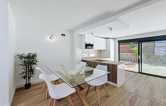 Casa de 3 habitaciones renovada en Montseny - Empuriabrava.