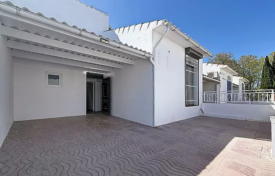 Casa de 3 habitaciones renovada en Montseny - Empuriabrava.