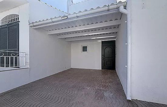 Casa de 3 habitaciones renovada en Montseny - Empuriabrava.
