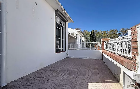 Casa de 3 habitaciones renovada en Montseny - Empuriabrava.