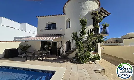 Maison avec piscine et licence touristique - secteur Peni