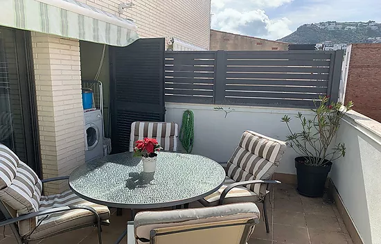 Très Bel Appartement Dernier Etage au Centre de Rosas