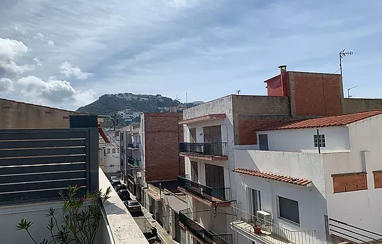 Très Bel Appartement Dernier Etage au Centre de Rosas