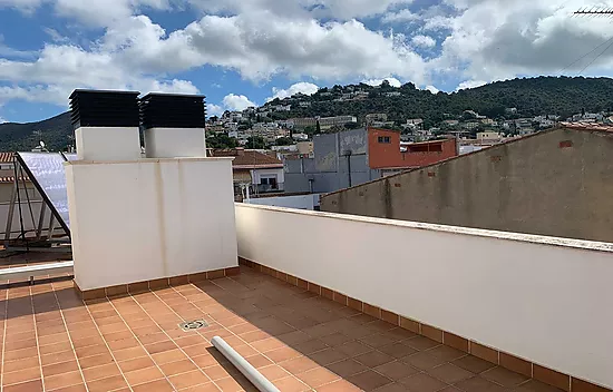 Très Bel Appartement Dernier Etage au Centre de Rosas