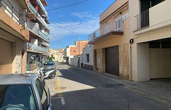 Très Bel Appartement Dernier Etage au Centre de Rosas