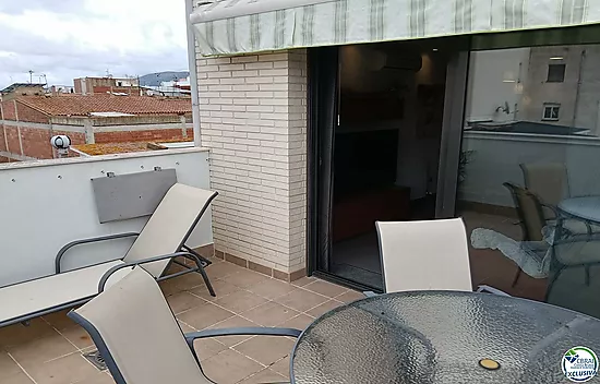 Très Bel Appartement Dernier Etage au Centre de Rosas