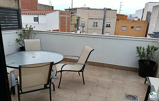 Très Bel Appartement Dernier Etage au Centre de Rosas