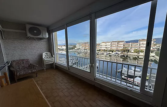 Apartment in Empuriabrava with port views and private mooring