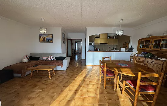 Apartment in Empuriabrava with port views and private mooring
