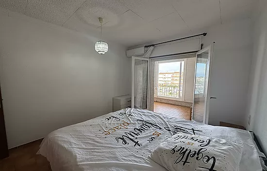 Apartment in Empuriabrava with port views and private mooring