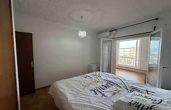 Apartment in Empuriabrava with port views and private mooring