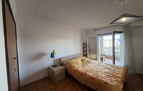 Apartment in Empuriabrava with port views and private mooring