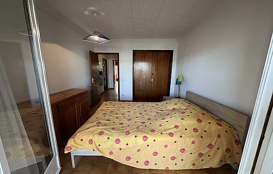 Apartment in Empuriabrava with port views and private mooring