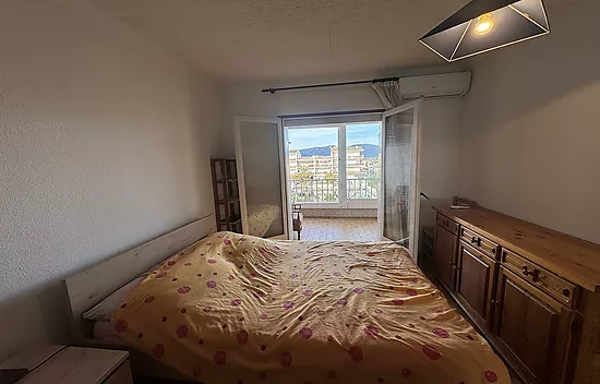 Apartment in Empuriabrava with port views and private mooring