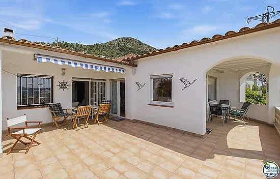 VILLA INDIVIDUELLE AVEC VUE MER, LICENCE TOURISTIQUE ET JARDIN FRUITIER