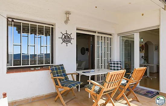VILLA INDIVIDUELLE AVEC VUE MER, LICENCE TOURISTIQUE ET JARDIN FRUITIER