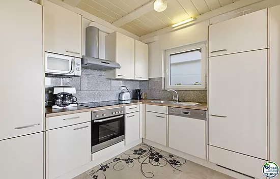 VILLA INDIVIDUELLE AVEC VUE MER, LICENCE TOURISTIQUE ET JARDIN FRUITIER