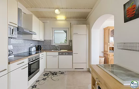 VILLA INDIVIDUELLE AVEC VUE MER, LICENCE TOURISTIQUE ET JARDIN FRUITIER