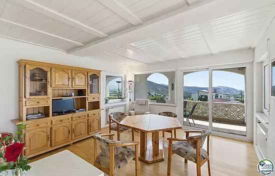 VILLA INDIVIDUELLE AVEC VUE MER, LICENCE TOURISTIQUE ET JARDIN FRUITIER