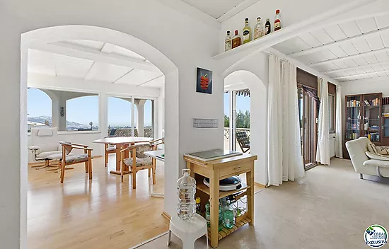 VILLA INDIVIDUELLE AVEC VUE MER, LICENCE TOURISTIQUE ET JARDIN FRUITIER