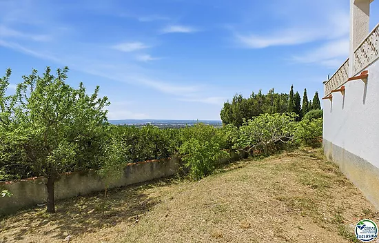 VILLA INDIVIDUELLE AVEC VUE MER, LICENCE TOURISTIQUE ET JARDIN FRUITIER