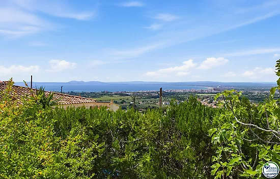 VILLA INDIVIDUELLE AVEC VUE MER, LICENCE TOURISTIQUE ET JARDIN FRUITIER