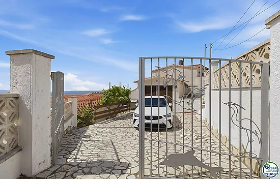 VILLA INDIVIDUELLE AVEC VUE MER, LICENCE TOURISTIQUE ET JARDIN FRUITIER