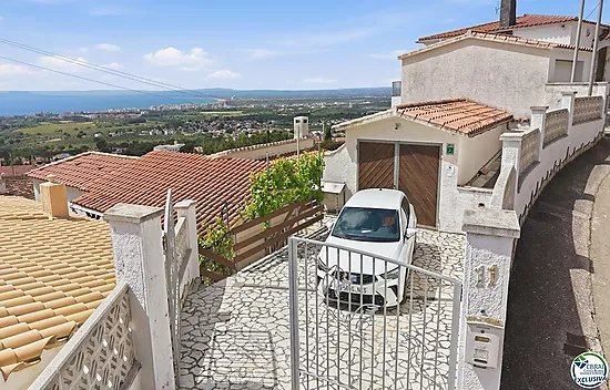 VILLA INDIVIDUELLE AVEC VUE MER, LICENCE TOURISTIQUE ET JARDIN FRUITIER