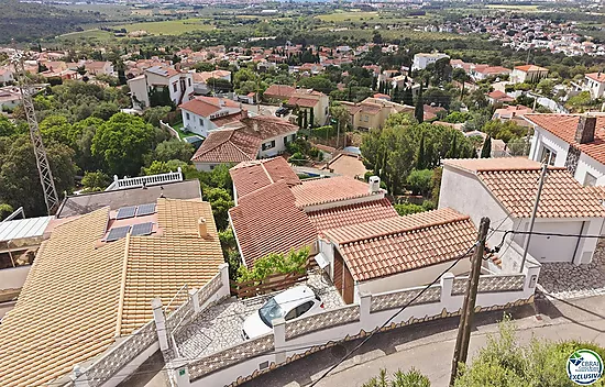 VILLA INDIVIDUELLE AVEC VUE MER, LICENCE TOURISTIQUE ET JARDIN FRUITIER