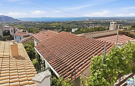 VILLA INDIVIDUELLE AVEC VUE MER, LICENCE TOURISTIQUE ET JARDIN FRUITIER