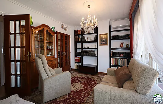Spacious and bright apartment with balcony in the Creu de la Mà area
