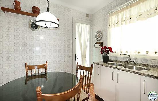 Spacious and bright apartment with balcony in the Creu de la Mà area