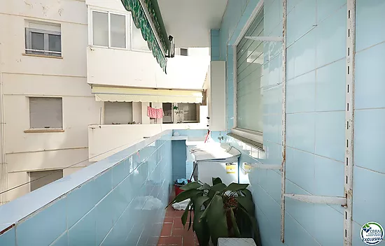 Spacious and bright apartment with balcony in the Creu de la Mà area