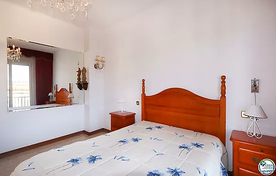 Spacious and bright apartment with balcony in the Creu de la Mà area