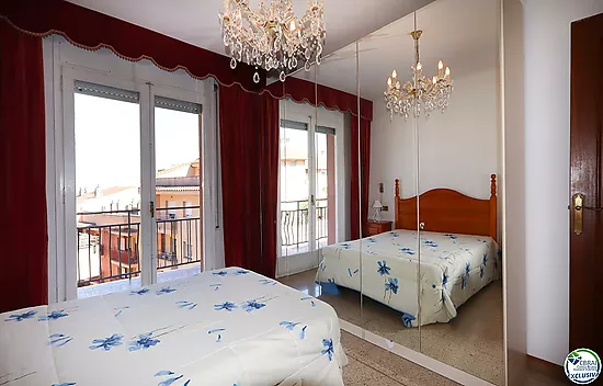 Spacious and bright apartment with balcony in the Creu de la Mà area