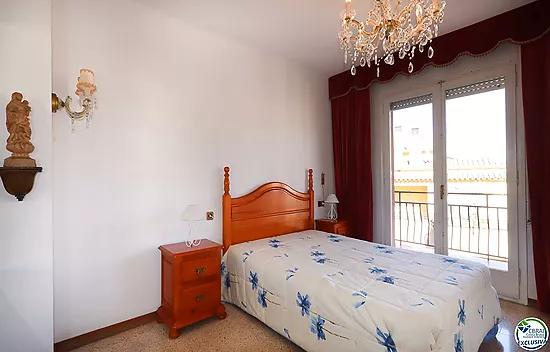 Spacious and bright apartment with balcony in the Creu de la Mà area