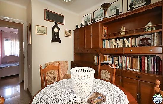 Spacious and bright apartment with balcony in the Creu de la Mà area