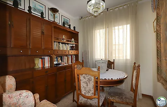 Spacious and bright apartment with balcony in the Creu de la Mà area