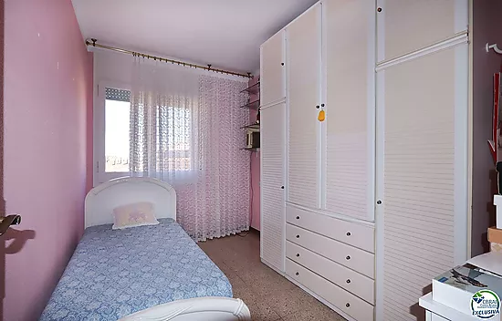 Spacious and bright apartment with balcony in the Creu de la Mà area