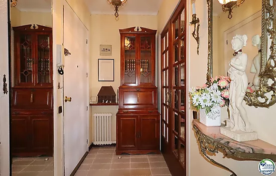 Spacious and bright apartment with balcony in the Creu de la Mà area