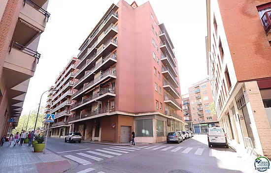 Spacious and bright apartment with balcony in the Creu de la Mà area