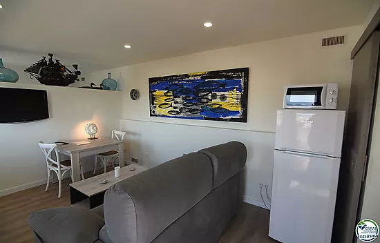 Apartment with tourist license and sea views.