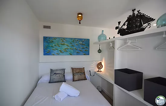 Apartment with tourist license and sea views.
