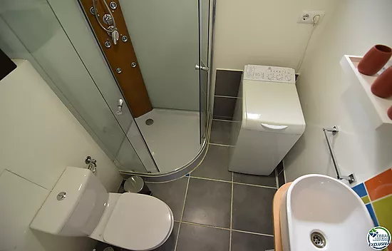 Apartment with tourist license and sea views.