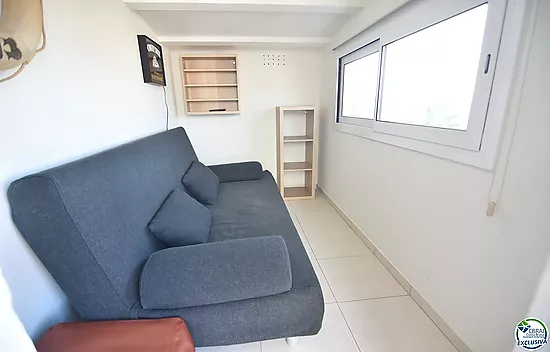 Apartment with tourist license and sea views.