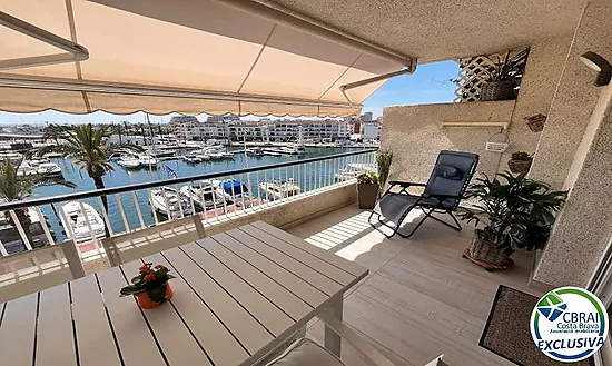 PORT GREC Appartement exclusif rénové avec vue panoramique sur la mer et le canal