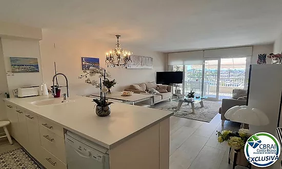PORT GREC Appartement exclusif rénové avec vue panoramique sur la mer et le canal